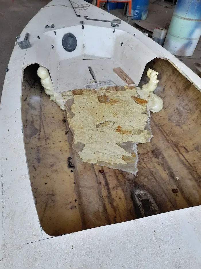 Láser 2 · reparación de casco y cubierta · Detalle de cubierta