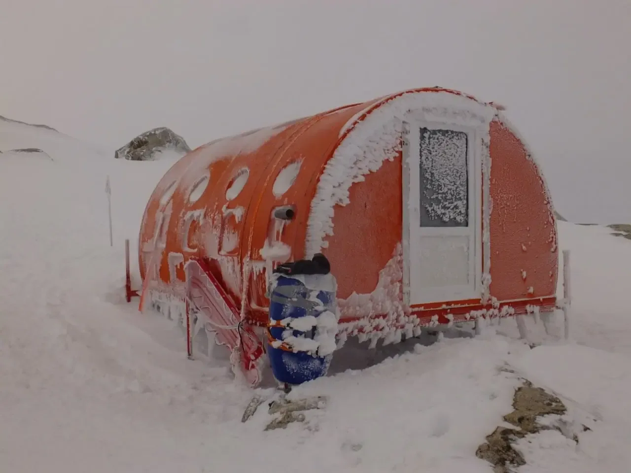 Refugios glaciares · fabricación PRFV · archivo CONAVRE