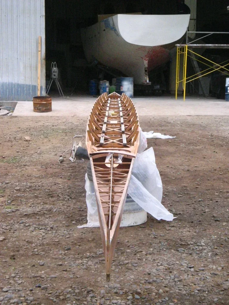 Embarcación de remo · restauración en madera · Estructura en astillero