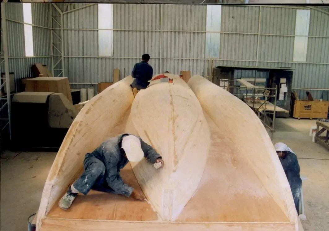 Salmones Andes · construcción para transporte · Trabajo de casco
