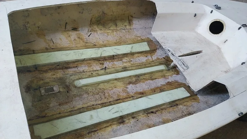 Láser 2 · reparación de casco y cubierta · Estructura expuesta
