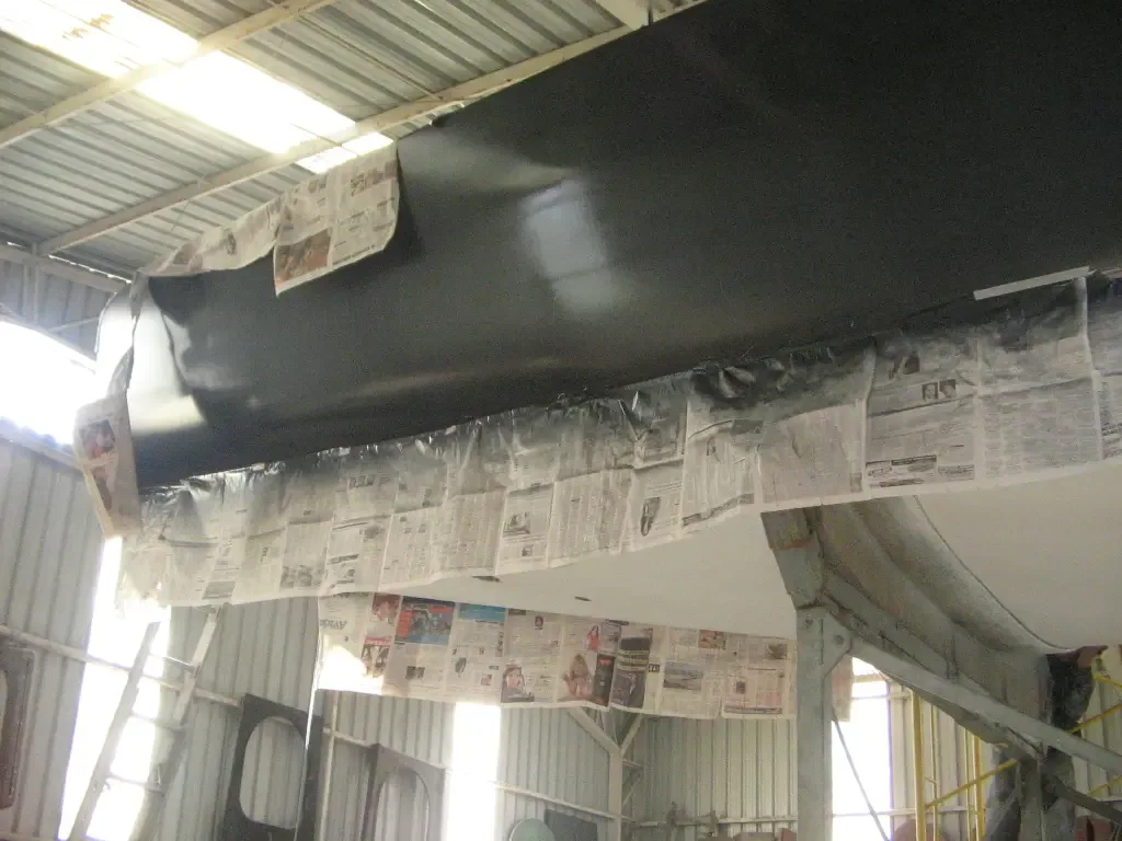 Preparación y terminación de un casco en el archivo de pintura CONAVRE. Unidad sin identificación confirmada.