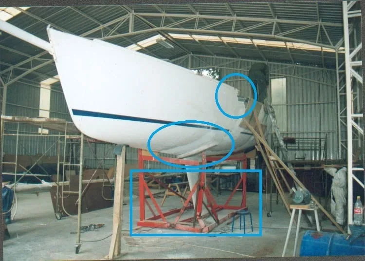 Yacht de regata · reparación de casco · Marcas de revisión